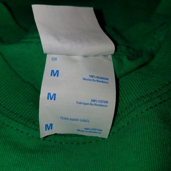 $5 SALE * ToysR'Us Green Holiday Staff T-shirt -Men's Size Medium - Picture 7 of 8